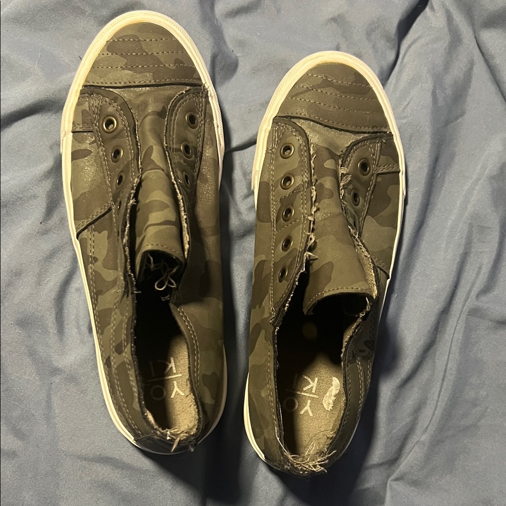 Women’s  Camouflage Sneakers